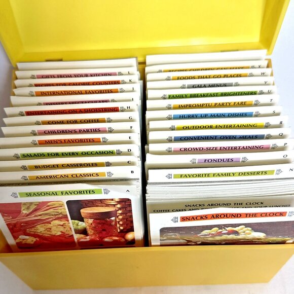 Vintage 1971 Betty Crocker Cooking Recipe Card Library Yellow Box Organizer Bake - Picture 6 of 7